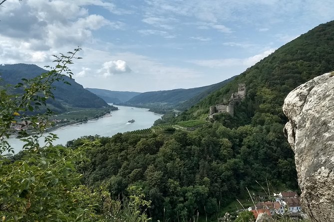 3-Hour Private Hiking Tour to historic places around Spitz in Wachau Valley - Why the tour feels private: pace, attention, and real safety focus