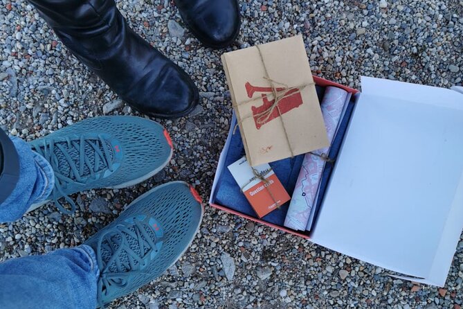 A box for a romantic walk in the city center of Vienna - Burggarten to the Big Meadow Feel