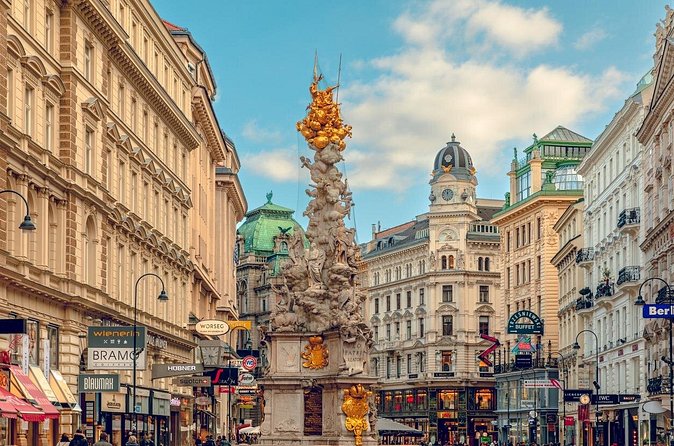 A private Historical Walking Tour in Vienna - Spanish Riding School and the Graben/Kohlmarkt commercial corridor