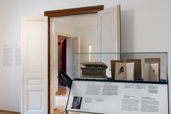 Admission to the Sigmund Freud Museum - The famous study, objects, and the furniture question