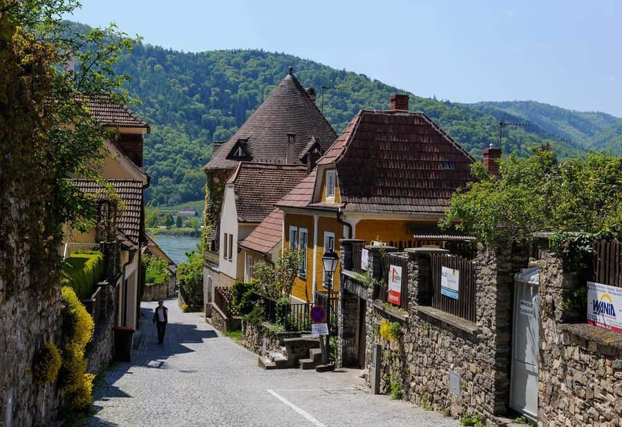 Alpine Beauty & Fairytale Towns: Hallstatt & Salzburg Tour - Hallstatt Time on the Lake: 2 Hours for the Best Feel