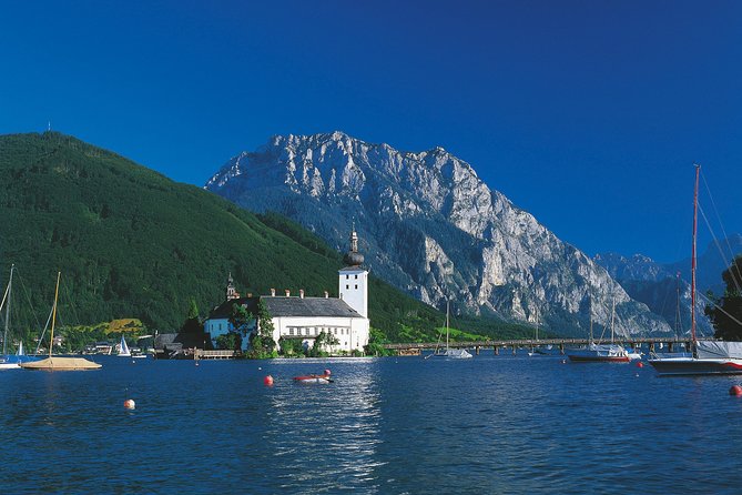 Alpine Hallstatt Day Trip from Vienna incl. Admont Abbey Visit - Coach comfort, sound, and the phone-charging reality