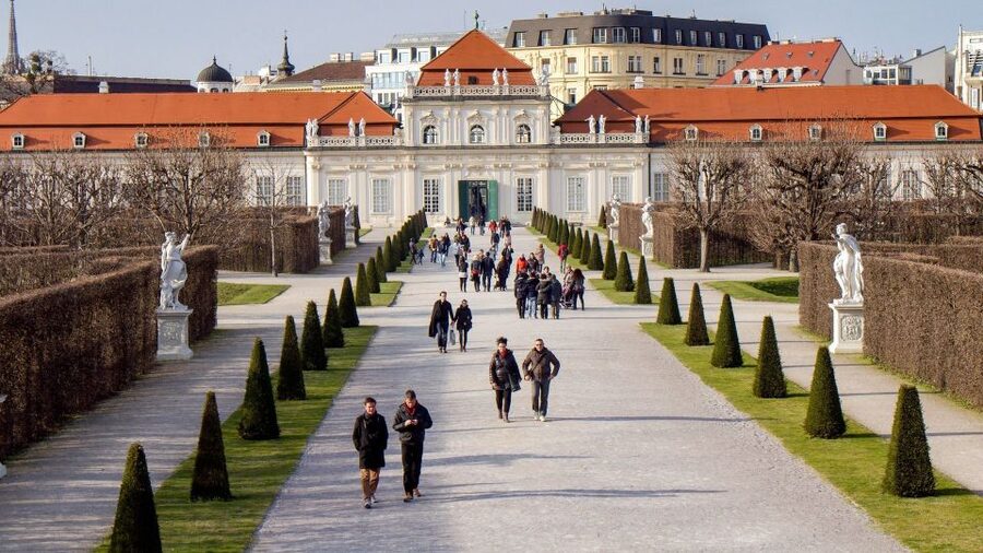 An Introduction to Vienna Walking Tour - Kohlmarkt and the Graben: shopping streets with a darker side