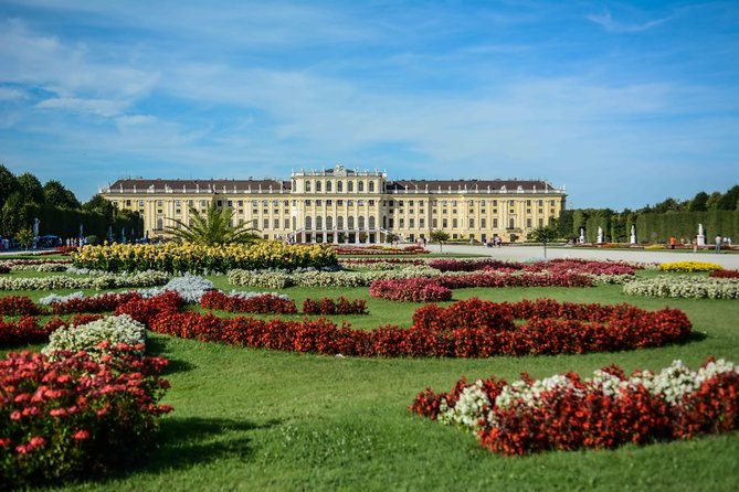 Authentic Experience: When in Vienna, do as the Viennese do! - Bitzingers Würstelstand: the local lunch break, not a tourist detour