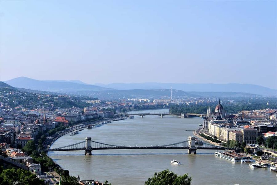 Bratislava and Budapest Guided Day Trip - Why This 13-Hour Bratislava–Budapest Combo Works