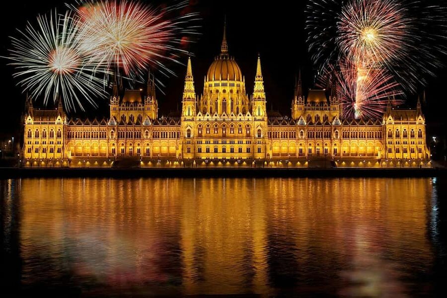 Bratislava and Budapest Guided Day Trip - The Van Ride Between Cities: Time, Breaks, and Keeping Energy Up