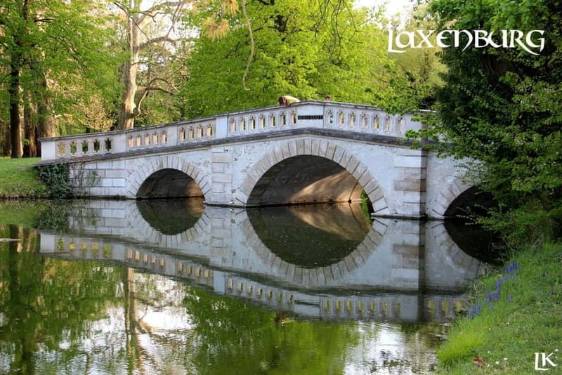Bratislava: DayTrip: Castles around Vienna +underground lake - Franzensburg Castle and Laxenburg Gardens: choose outside-time wisely