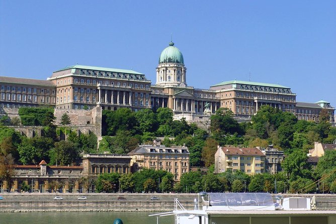 Budapest private day trip from Vienna - Your free time window in Budapest: Váci Street and lunch logistics