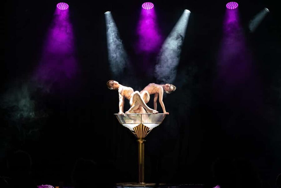 Burlesque Dinner Club in Vienna - Hosts you’ll actually notice: Kalinka Kalashnikov and Russell The Love Muscle Brunner