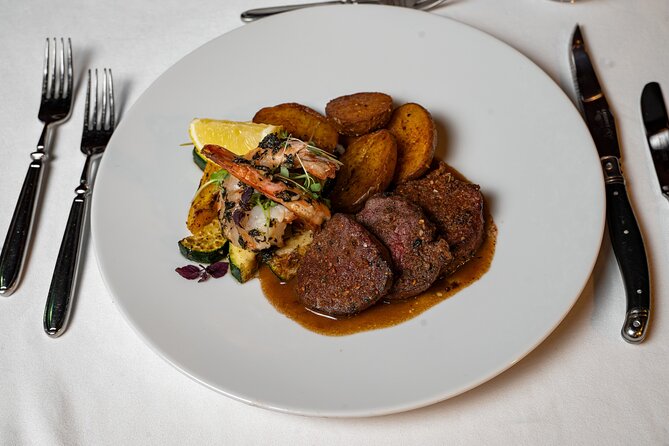 Burlesque Spectacular Dinner Show - Timing and getting there: 7:00 pm works well with Vienna plans