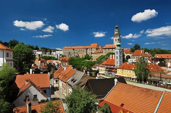 Cesky Krumlov and Wachau Danube Valley Tour from Vienna - Český Krumlov UNESCO Day: Castle Views, Garden Geometry, and Town Square Focus