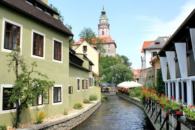 Cesky Krumlov Small-Group Day Trip from Vienna - Guides, pacing, and why the day feels “put together”