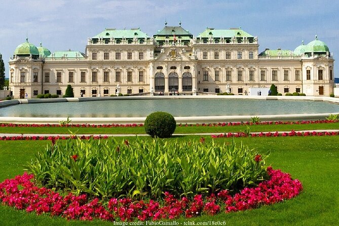 Christmas at Belvedere: 3hr Private Tour of Upper Palace & Market - Upper Belvedere Palace: where the Klimt highlights land