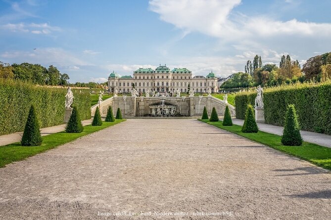 Christmas at Belvedere: 3hr Private Tour of Upper Palace & Market - FAQ