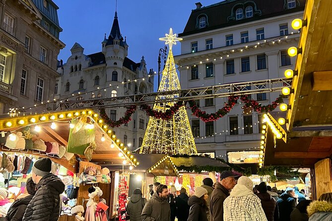 Christmas in Vienna - Private Walking Tour with Glühwein Mug - Am Hof (Kunsthandwerkmarkt): crafts in a historic square, plus a champagne bar