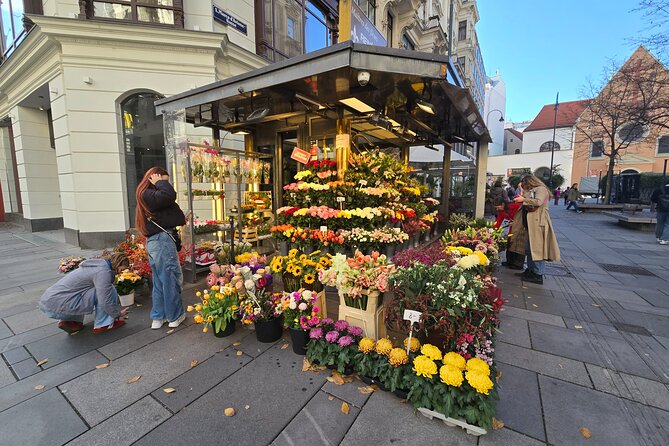Christmas Markets & Shopping in Vienna - Julius Meinl Am Graben: coffee selection and Vienna coffee-house context