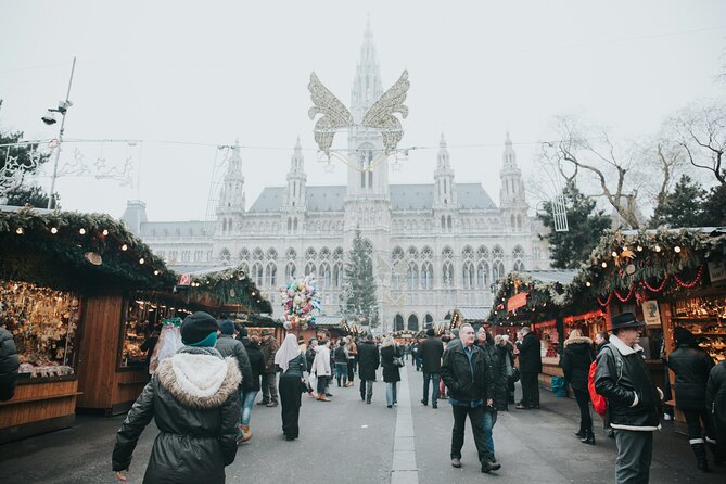 Christmas Walk Vienna : 5 Markets & Old Town in 3h (EN/DE) - Maria Theresia Denkmal and the imperial setting around Hofburg