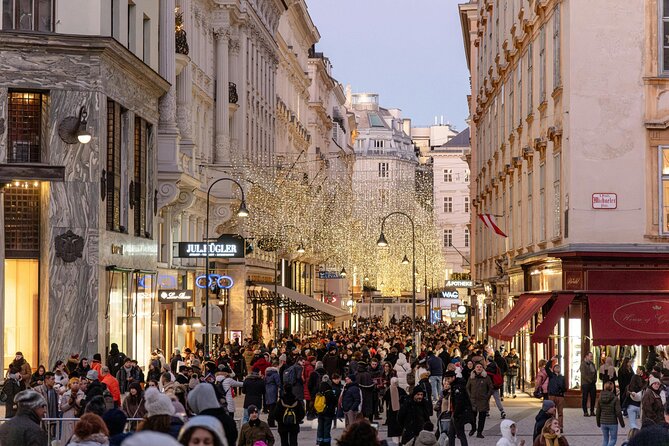 Christmas Walk Vienna : 5 Markets & Old Town in 3h (EN/DE) - Am Hof and the “traditional meets modern” Christmas mood