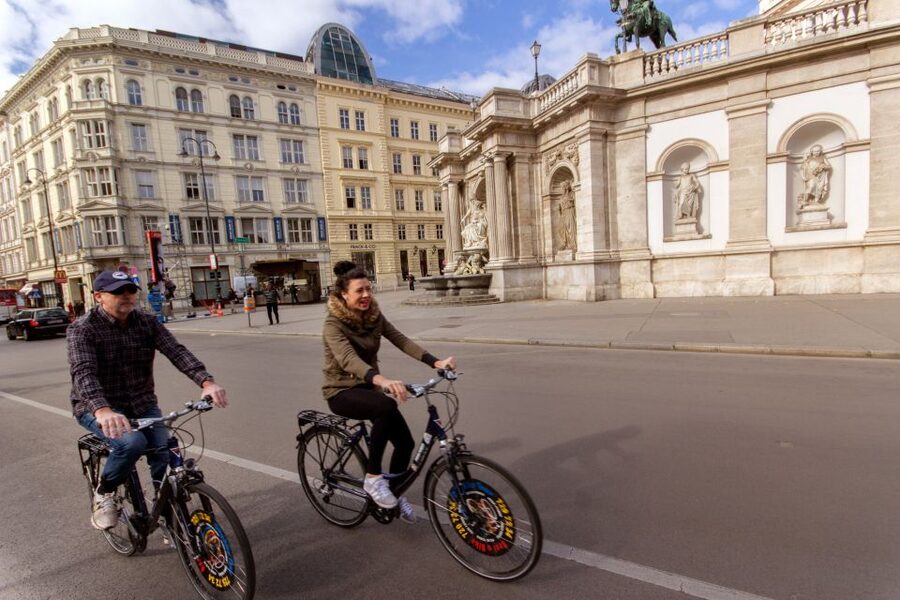 Classic Vienna: 3-Hour Guided Bike Tour - Starting at Bösendorferstraße and the Vienna State Opera moment