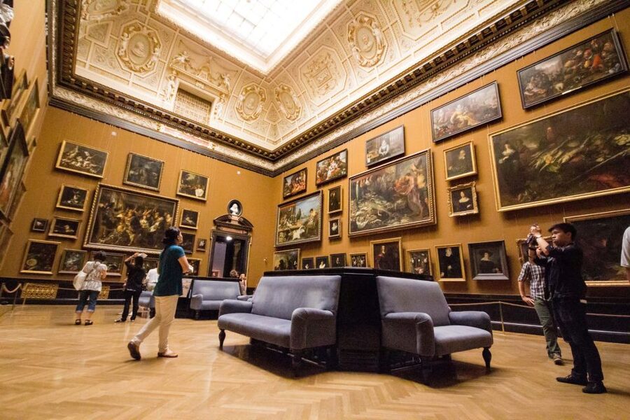 Combo Ticket: Kunsthistorisches Museum & Imperial Treasury - The Imperial Treasury at the Hofburg: Crowns and Regalia With Spark