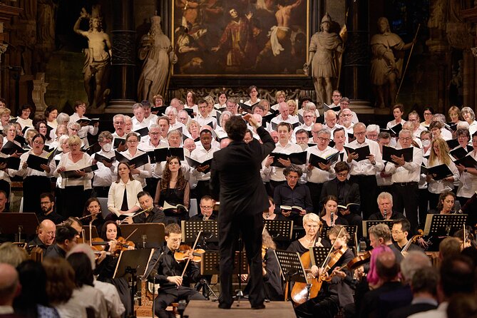 Concert at Vienna's St. Stephen's Cathedral - Audience Behavior: Phones, Quiet Listening, and What to Expect