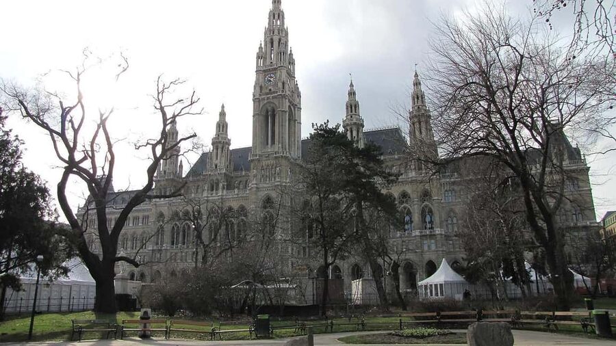 Discover Vienna’s Landmarks in 2 Hours - City Hall, the Parliament Building, and the Ringstrasse Photo Route