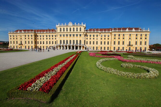 Exciting history tour and discovery of Vienna's secrets - Hofburg Palace: Heroes’ Square, Sisi’s Wedding Church, and the National Library