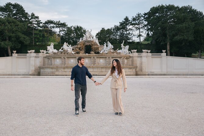 Experience Vienna with a local professional photographer - Meeting at Hietzinger: how the hour stays calm