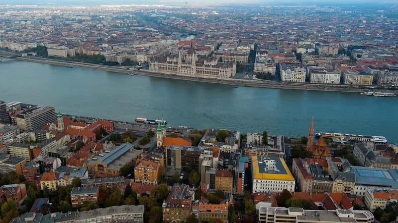 From Vienna: Bratislava& Budapest Day Tour with Photographer - Guide Quality on a Long Day: What I’d Watch Before You Rely on Explanations