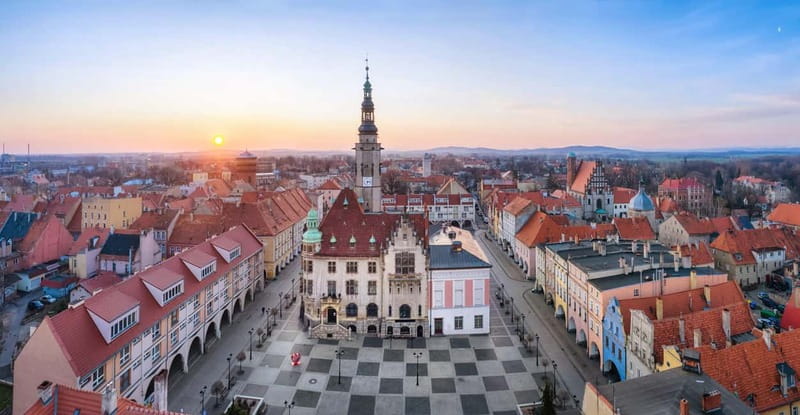From Vienna: Bratislava& Budapest Day Tour with Photographer - Bratislava on Foot: Cobblestones, a Hilltop Castle View, and Free-Time Breathing Room