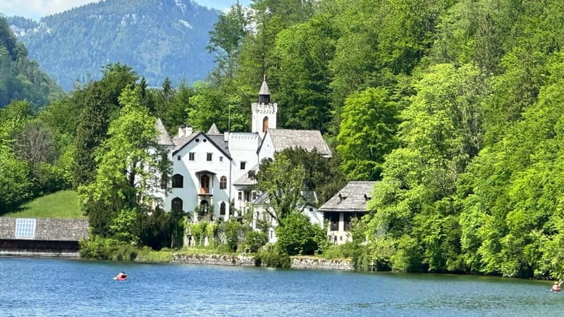 From Vienna: Gmunden, Hallstatt, Salzkammergut Day Tour - What to bring (and what to expect if weather changes)