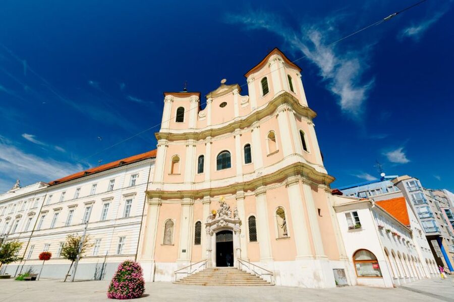 From Vienna: Guided Tour to Bratislava with Speed Boat Ride - Who Should Book This Trip (and Who Might Skip It)