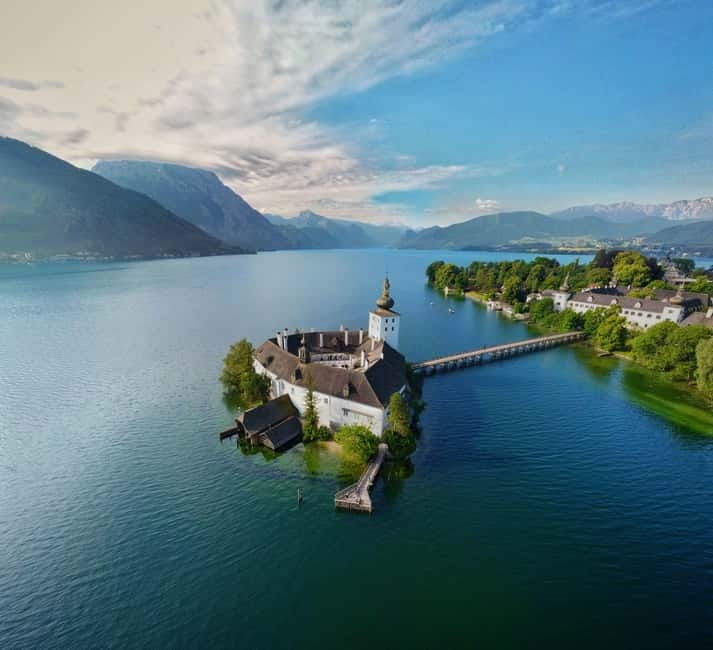 From Vienna: Hallstatt Mountains and Lakes Tour - The guides and the photo moments: helpful, not pushy