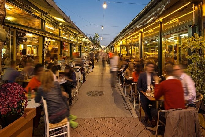 Fun & mobile scavenger hunt through Vienna - Stop 1: Albertina and the first clue momentum