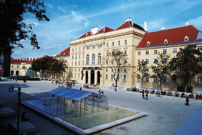 Fun & mobile scavenger hunt through Vienna - Stop 2: Hofburg and thinking like the clue-maker