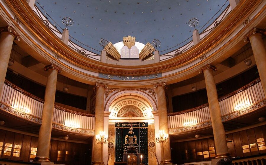 Jewish Vienna: City Synagogue Guided Tour - Judaism in Practice: Prayer Habits and Jewish Holidays
