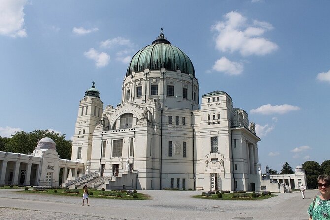 Mobile puzzle rally tour at the Vienna Central Cemetery - How the phone puzzles guide you across 4.5 km
