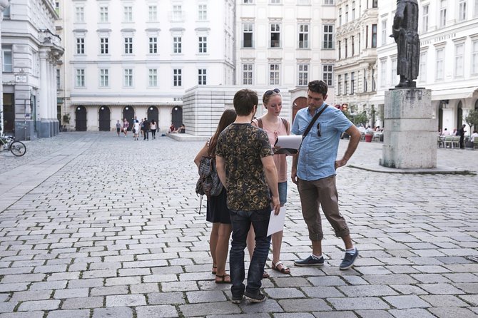Mystery rally Vienna: The secrets of the old town - Starting at Stephansplatz: where your Vienna puzzle begins