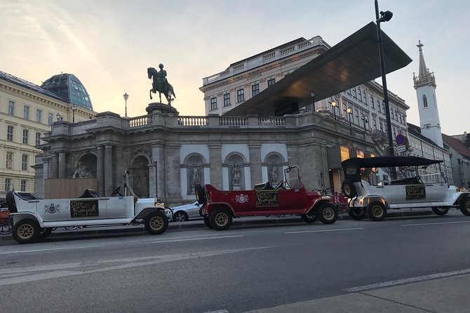 Oldtimer Tour Vienna Gold Tour - The State Opera and Parliament: how to use the drive for smarter revisits