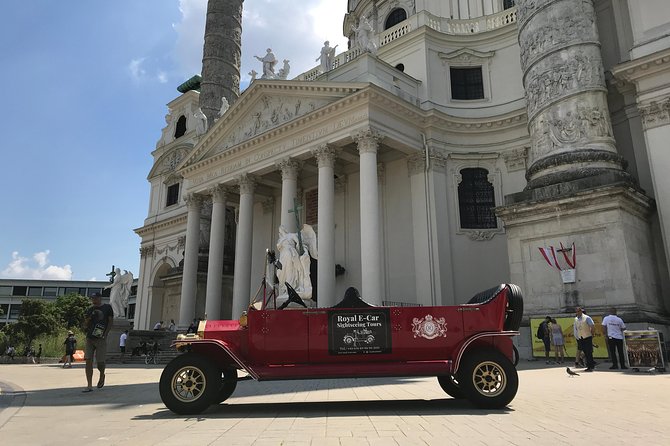 Oldtimer Tour Vienna Gold Tour - The oldtimer convertible ride: comfortable views, with one trade-off