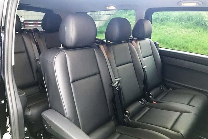 Private airport transfer in Vienna for up to 8 people in minibus - Vienna Airport Transfer by Minibus: The real value is peace of mind