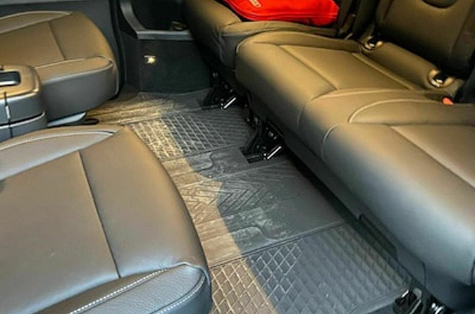 Private airport transfer in Vienna for up to 8 people in minibus - Comfort that’s built for real travel days