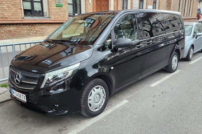Private airport transfer in Vienna for up to 8 people in minibus - Should you book it? My straight answer