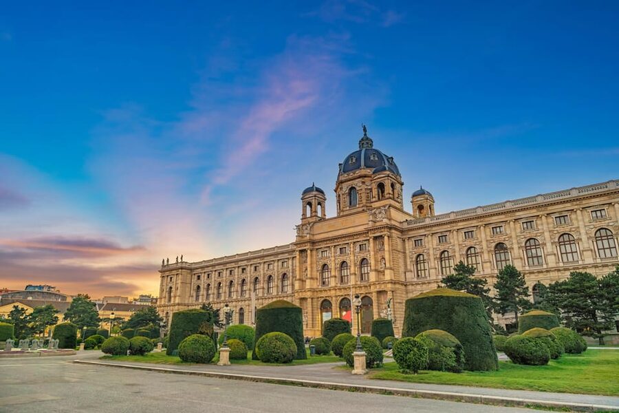 Private day trip from Budapest to Vienna and back - Coffee, lunch, and the freedom to choose your pace