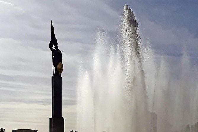 Private Klimt & Vienna Art Walk — From Baroque to Secession - Schwarzenbergplatz to a baroque church: the city’s power cues