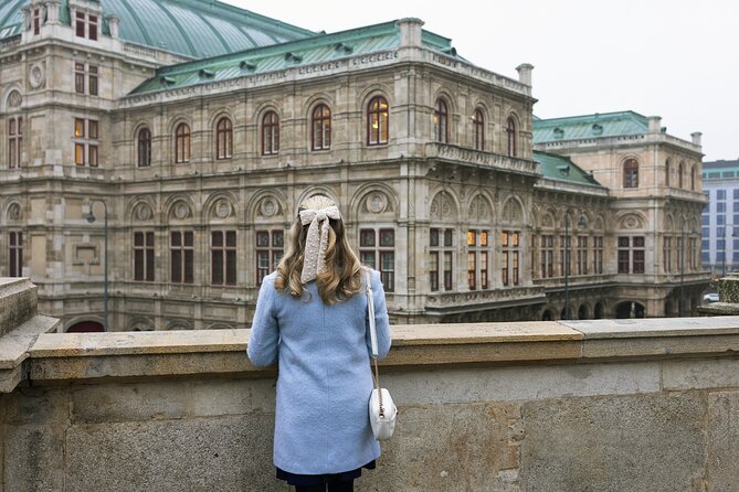 Private Photographer Vienna - Meeting Below Albertina: Getting Started Fast