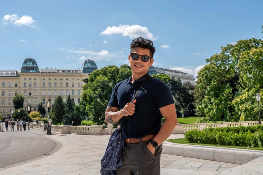 Private Photoshoot in Vienna City Center - Kitti’s documentary approach: gentle direction, real comfort
