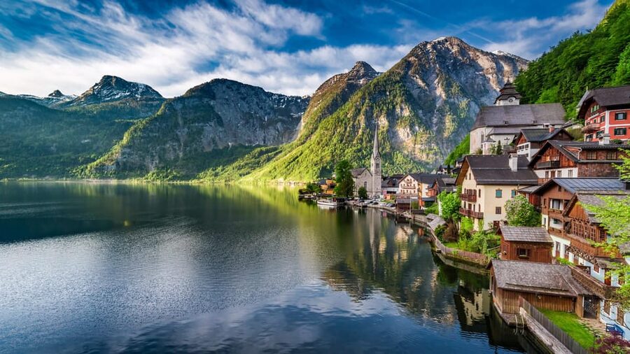 Private tour from Vienna to Hallstatt, Skywalk & Salt Mine - Should you book this Vienna to Hallstatt private tour?