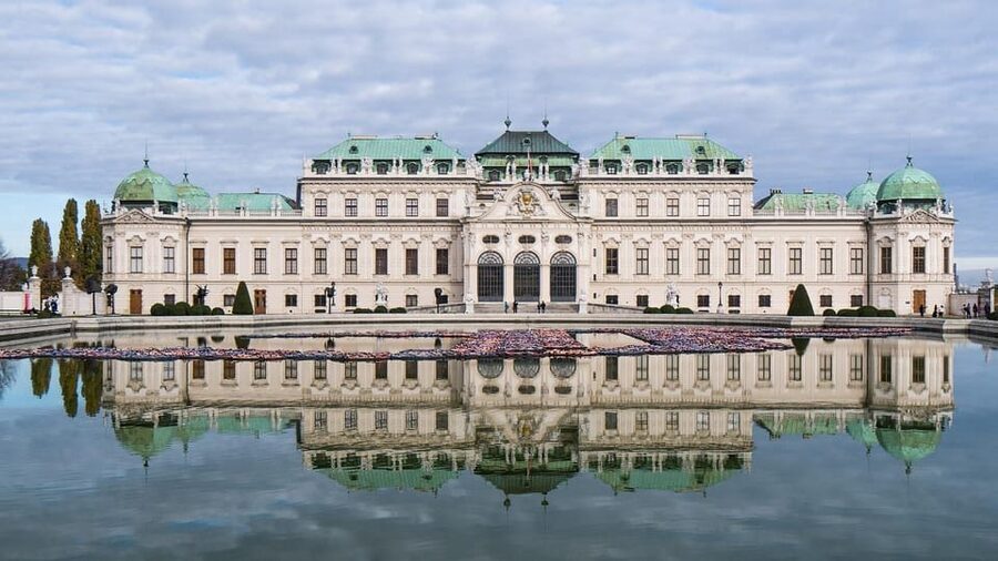 Private tour Vienna: 4 hours by Car - St. Stephen’s Cathedral and the Old Town Feeling