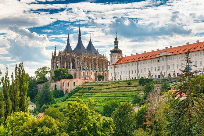 Private Transfer from Vienna to Prague with 1 hour Stop in Kutna Hora - Timing and what the 5-hour window really means